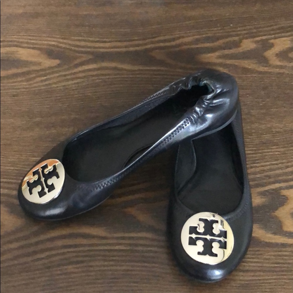 Black leather Tory Burch Reva flats